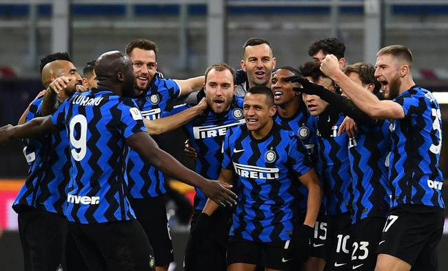  米兰德比争议不断，VAR判定取消AC米兰绝杀球  