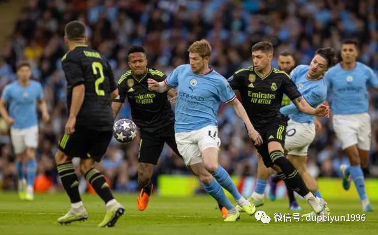  朗斯主场零封强敌，门将神扑助球队登顶  